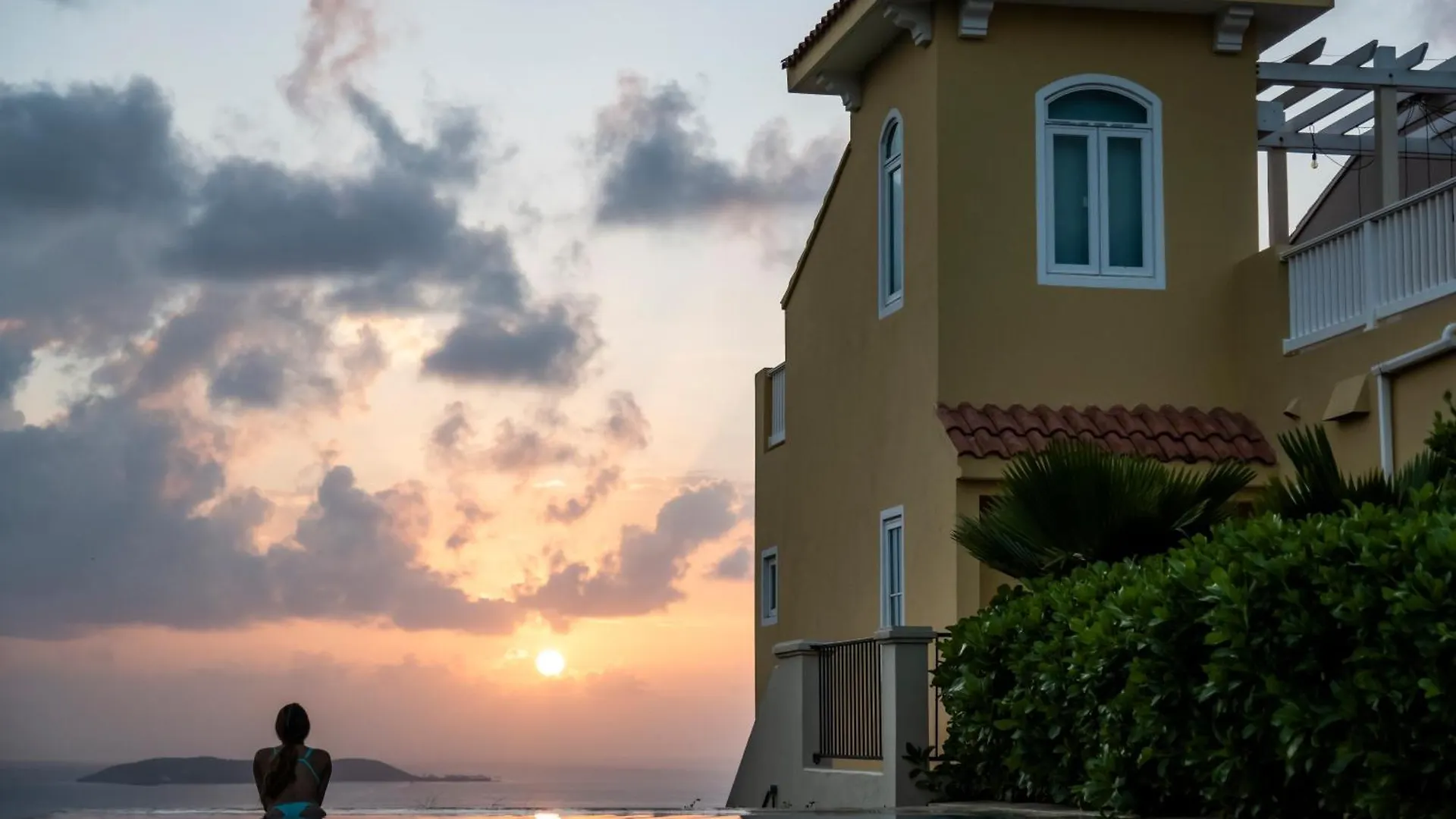 Las Casitas Village At El Conquistador contacts